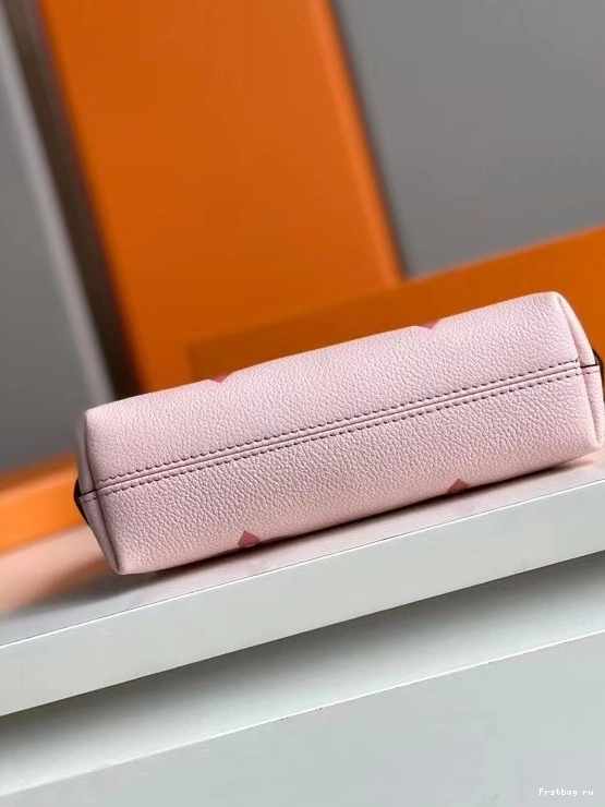 First bag ru VUITTON POUCH COSMETIC LOUIS 0722